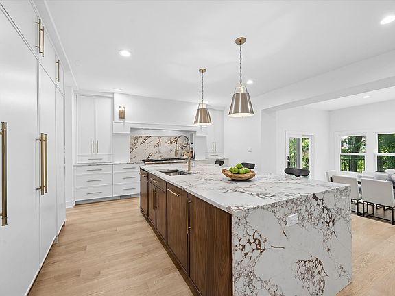 4th image of 120 Crescent Dr