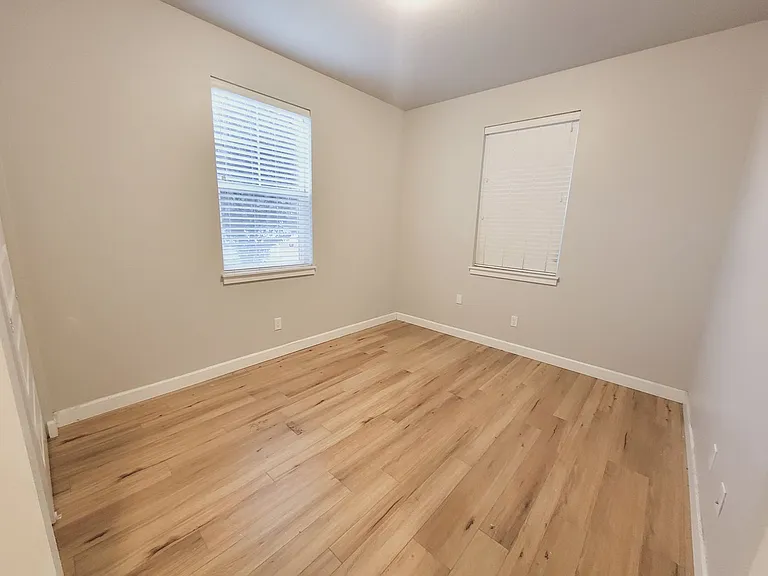 J0459 - Stafford St. Apartments — Photo 12