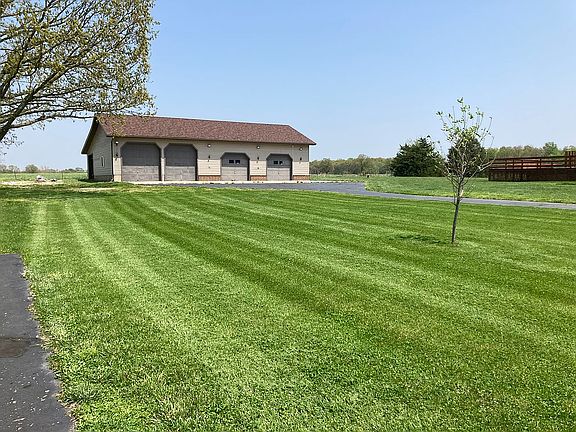 5th image of 18 Fountain Lake Ln