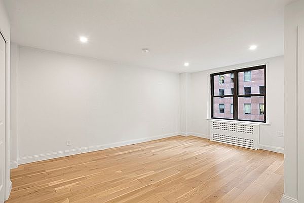 1st image of 160 E 48th St #15CC