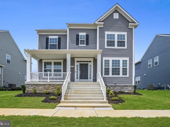 689 Lord Fairfax St, Charles Town, WV 25414