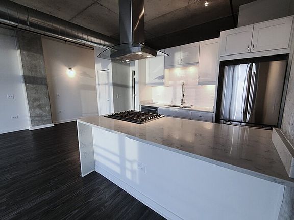 3rd image of 50 E 16th St #1014R