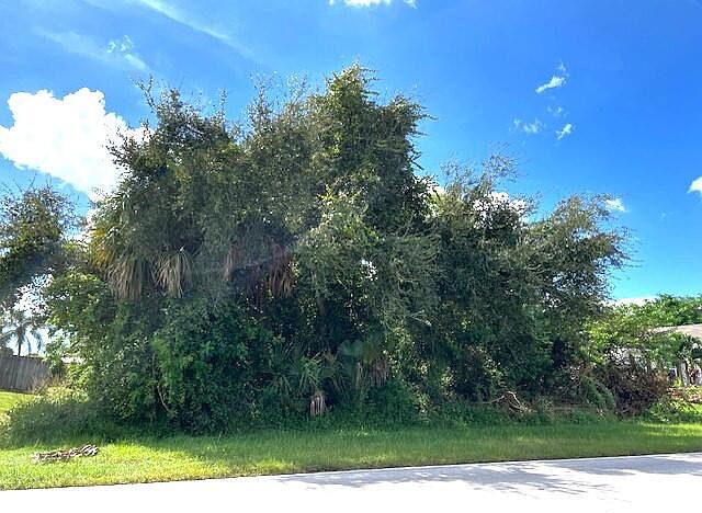 1st image of 1840 SW Cameo Boulevard