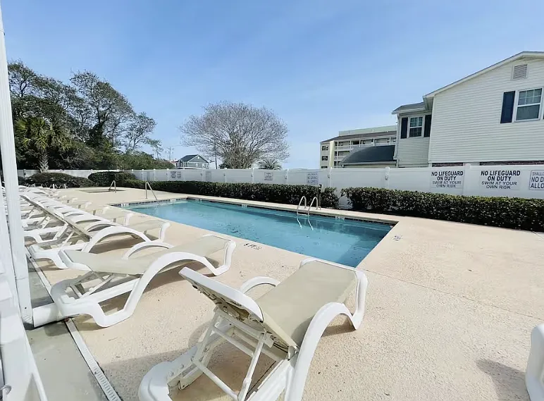 7 bed, 4400 sqft, $5,200 — Photo 2