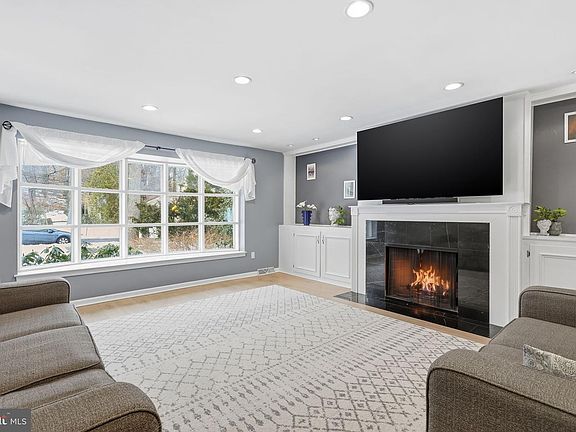 5th image of 2325 Willow Brook Dr