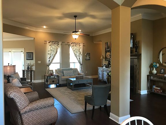 5th image of 290 Hampton Ct