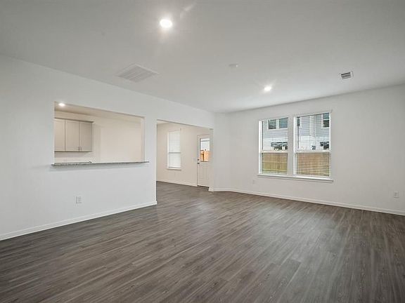 2nd image of 1028 Laguna Cv Dr
