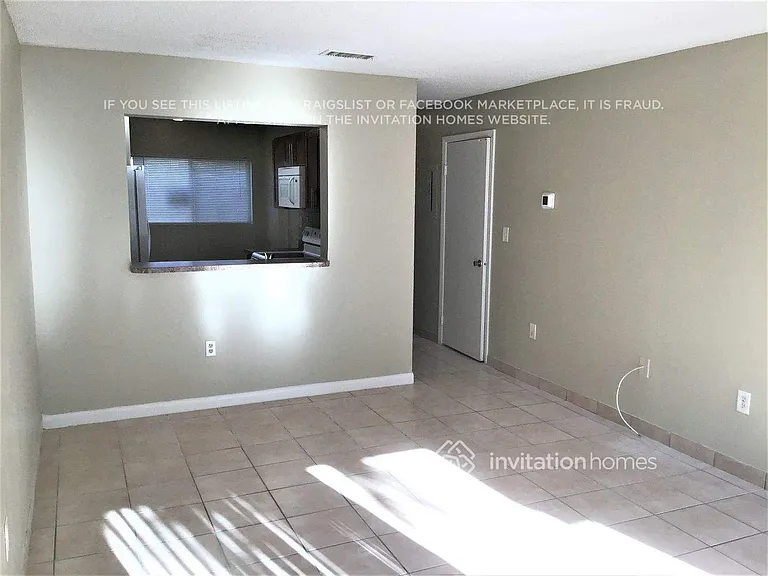9489 Palm Cir N #9489 — Photo 3