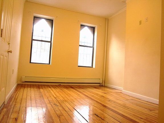 2nd image of 904 Hancock St