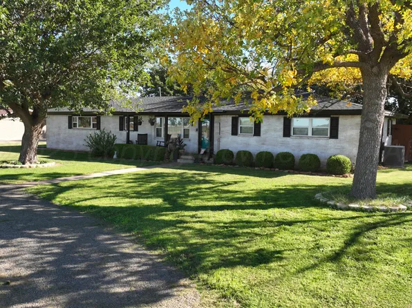 1707 W Bedford St, Dimmitt, TX 79027