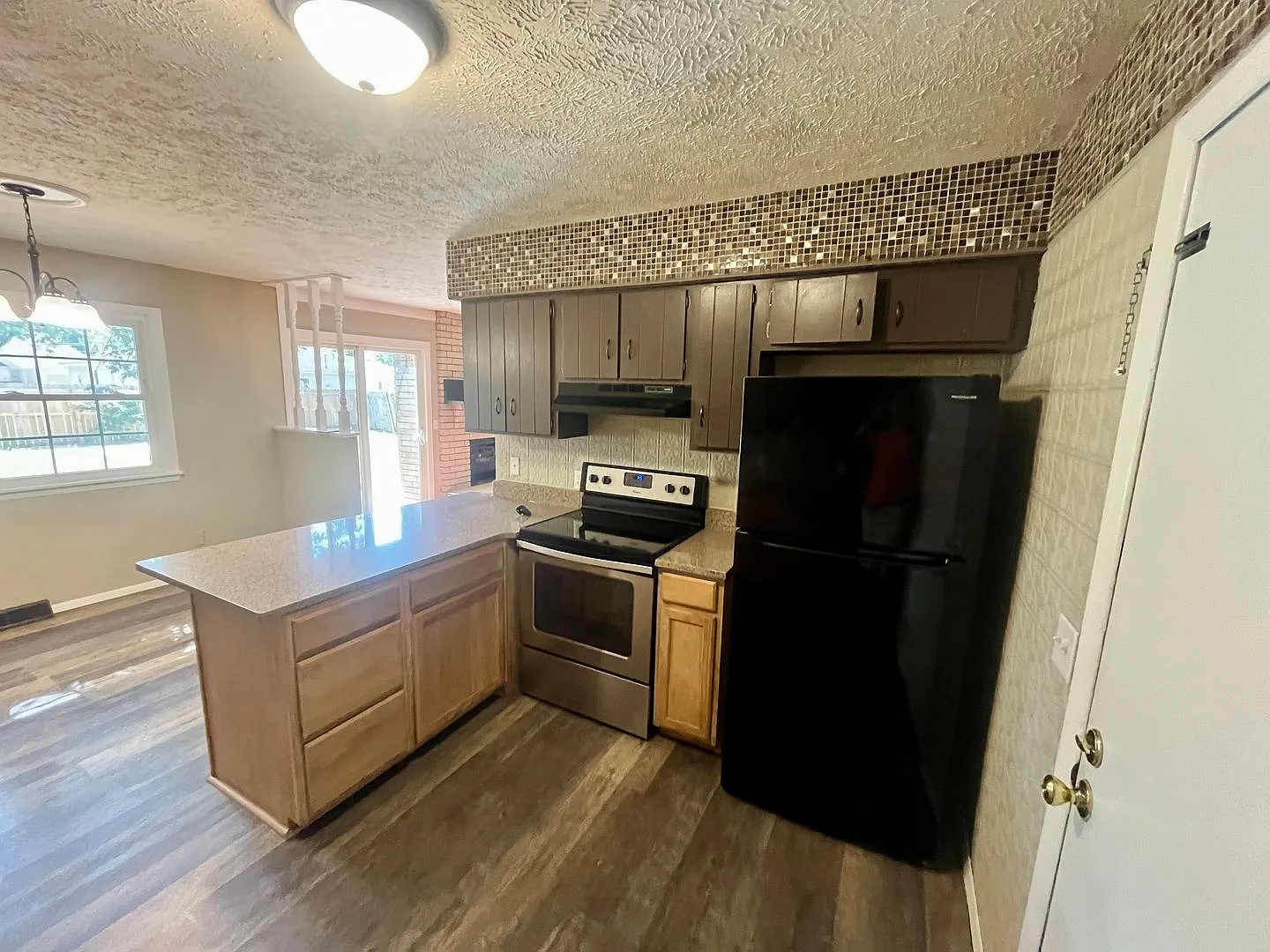 Available Now! Great Home in Southwest Springfield — Photo 4