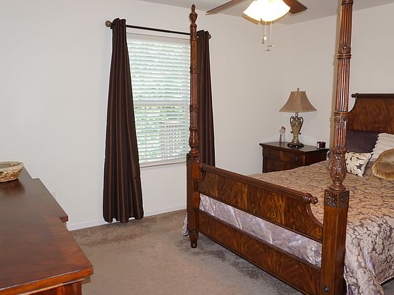 3rd image of 851 Klondike Way