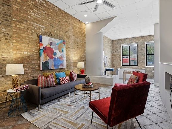 2nd image of 1346 W Augusta Blvd #1