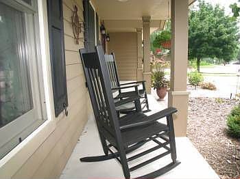 2nd image of 304 W Lilac Ln