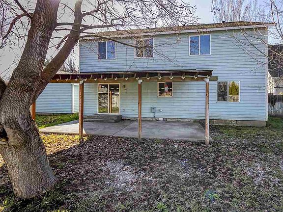 5th image of 82 NW Earl Ln