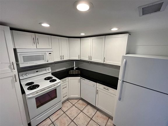 3rd image of 2345 NE 135th St APT 201