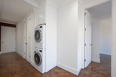 Rented by R New York