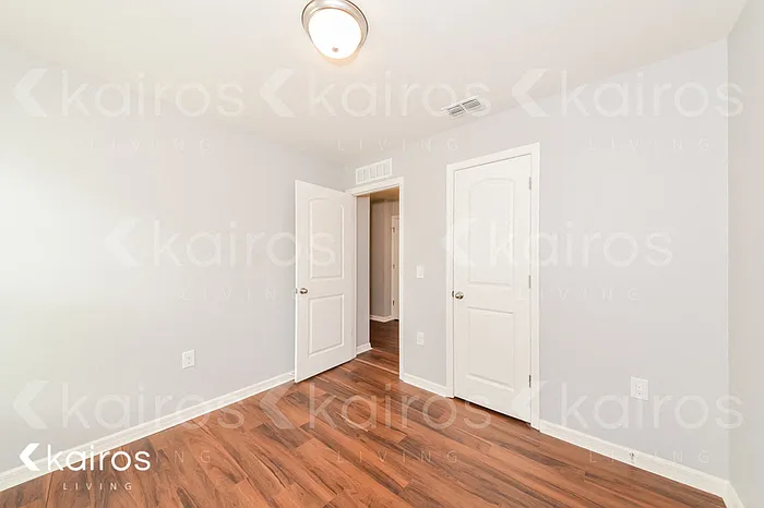 433 Church Ave NW — Photo 9