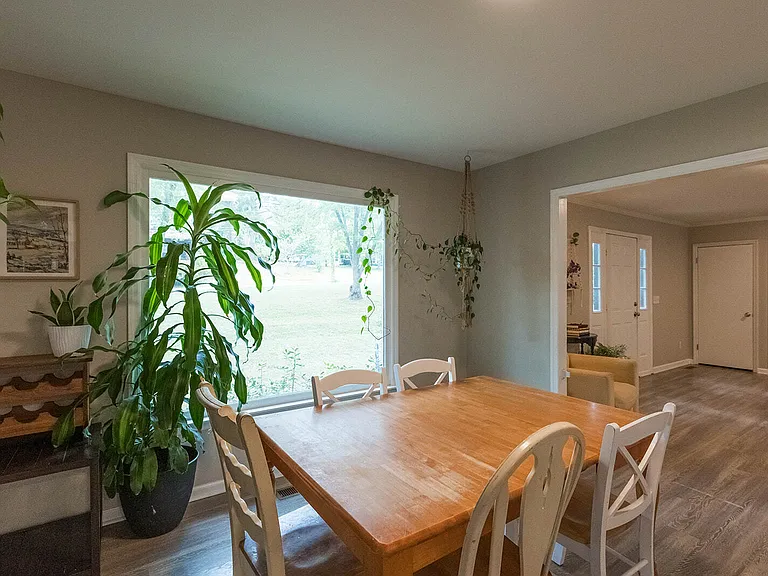 210 Elliott Ct — Photo 7