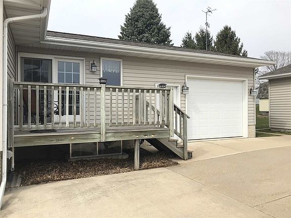 3rd image of 420 Fleur Dr