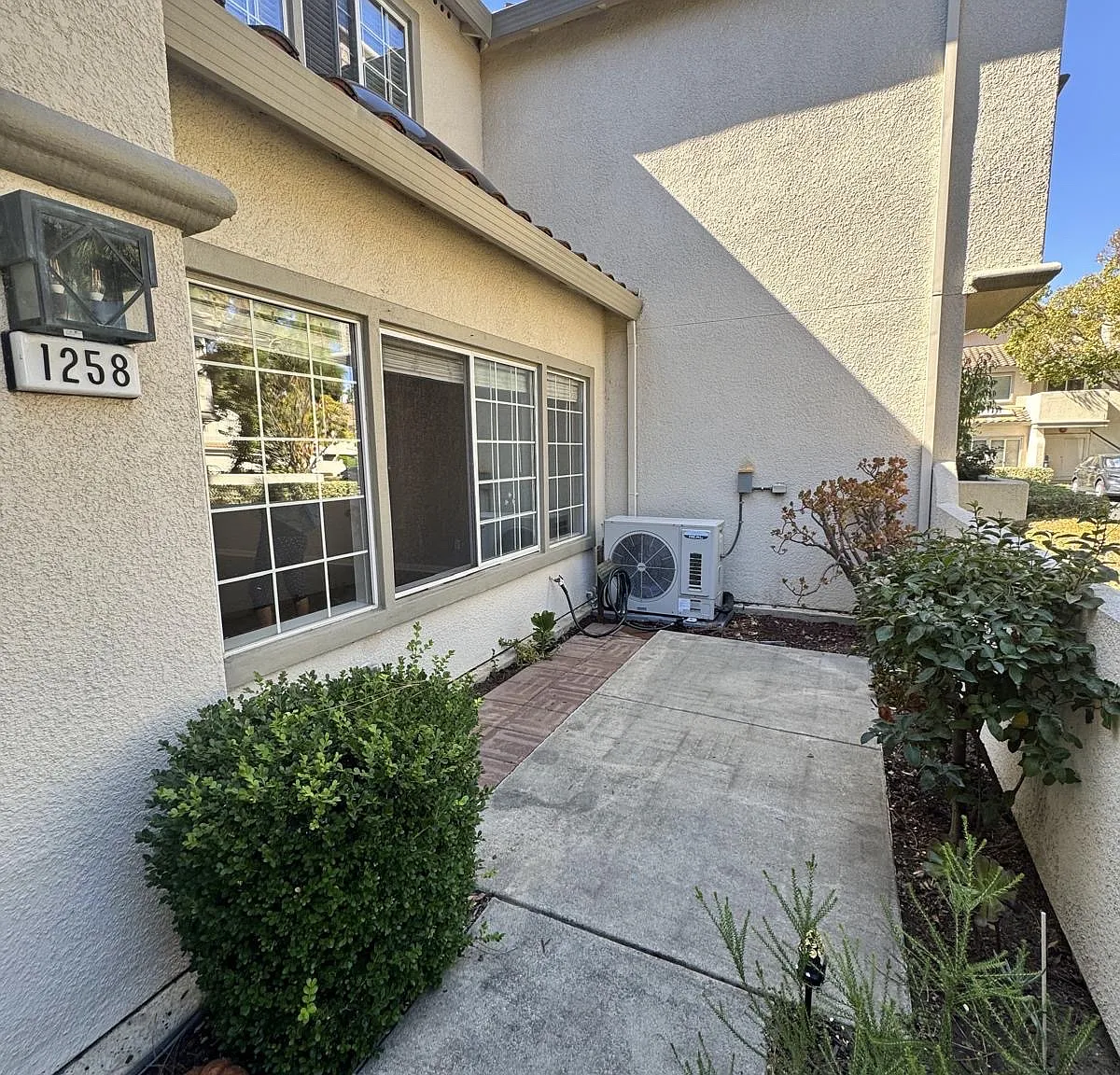 1258 Oregold Pl — Photo 2