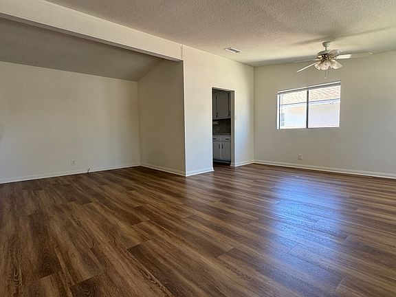 4th image of 5226 Carmelynn St