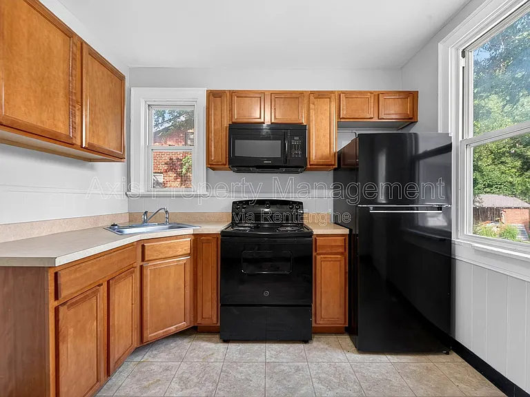12 Lee Ave — Photo 4