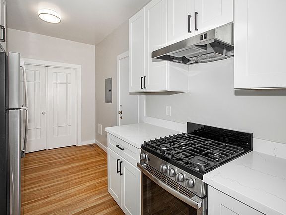 3rd image of 1610 Lombard St APT 302
