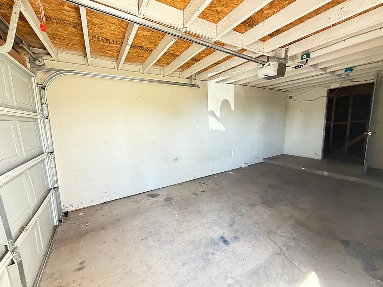 305 Oasis Dr — Photo 15
