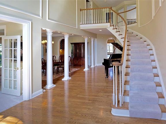 3rd image of 570 Hardwick Dr