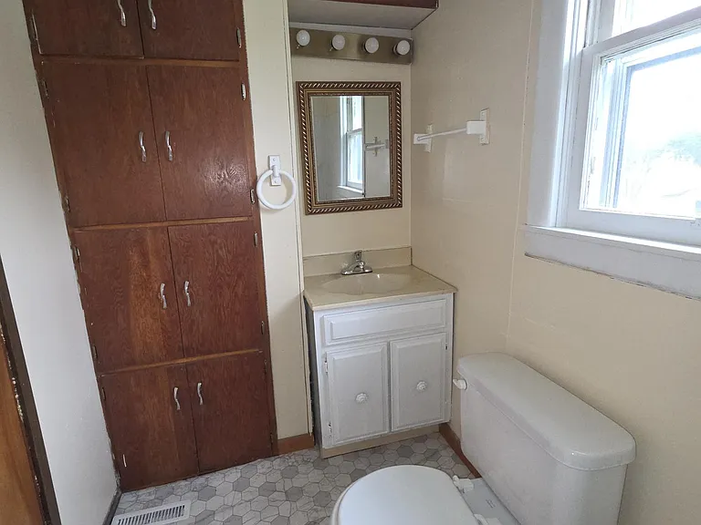 1001 N State St — Photo 14