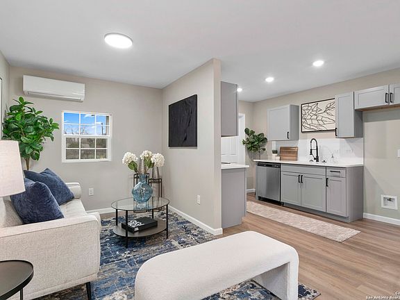 3rd image of 2831 Irwin Dr