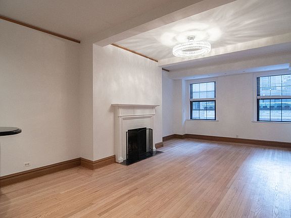 3rd image of 145 W 58th St #10E