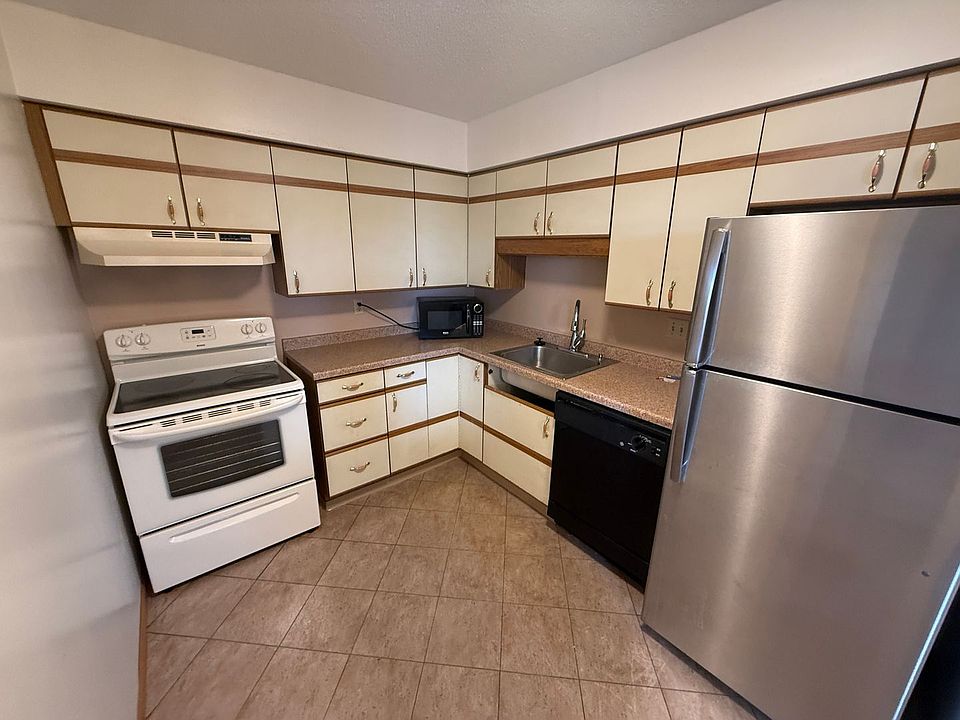 1st image of 78 10th St E Unit 401