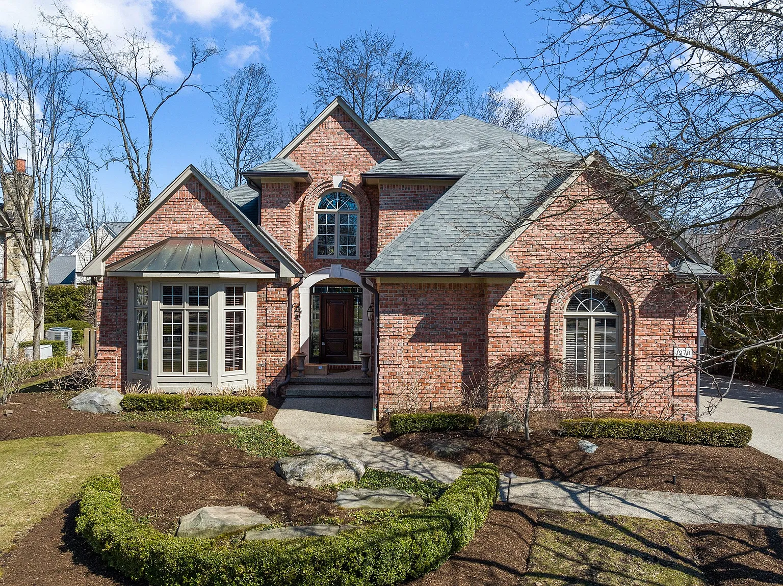 1370 Pilgrim Ave photo 1