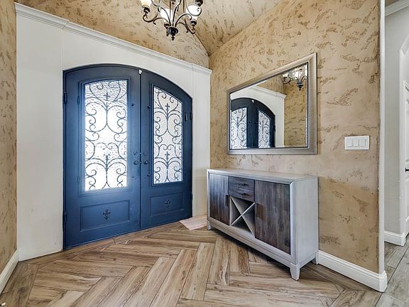 4th image of 2206 San Fernando Dr