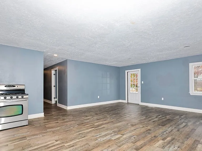 1188 Spring St — Photo 3