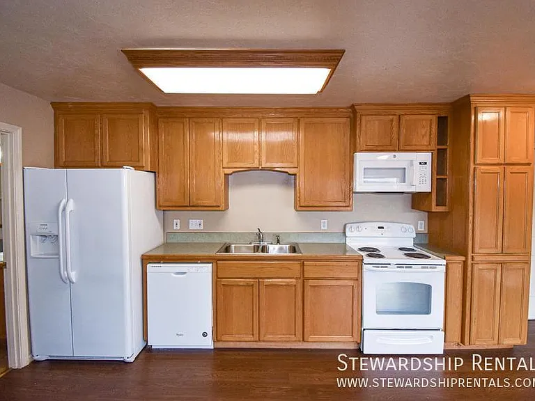1825 Harris St #9 — Photo 5