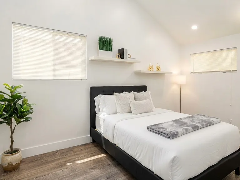 5657 Wilkinson Ave — Photo 15