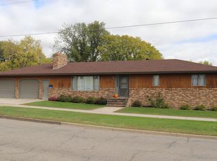 320 5th Ave NW, Valley City, ND 58072