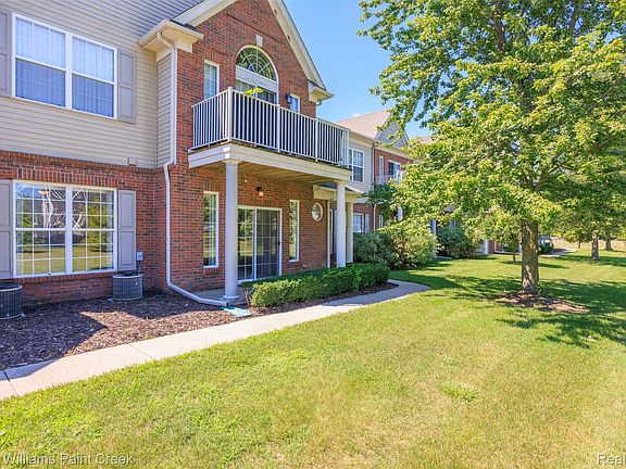 3rd image of 34593 Northrup Dr