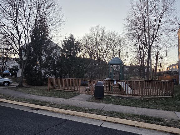 3rd image of 14641 Snowhill Ln
