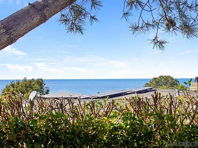 573 Amphitheatre Dr — Photo 23