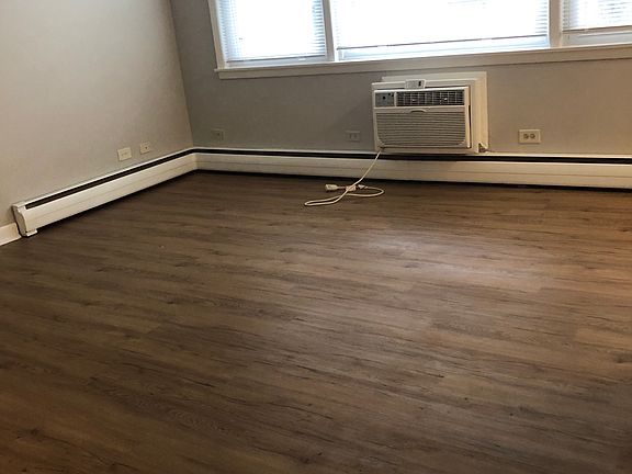 2nd image of 1111 W Hawthorne St