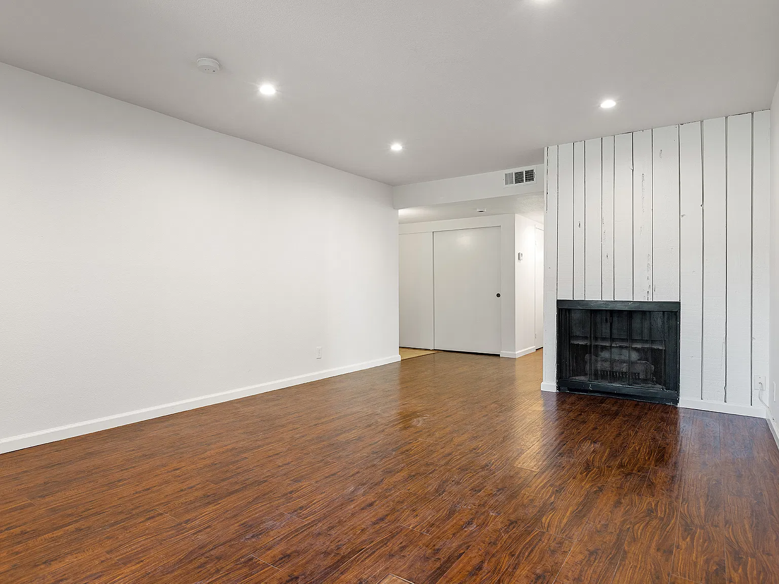 3 bed, 1290 sqft, $4,275 — Photo 3
