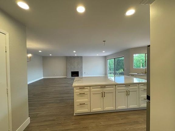 4th image of 1018 Cypress Dr