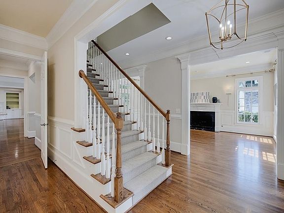 5th image of 3014 Greendale Dr NW