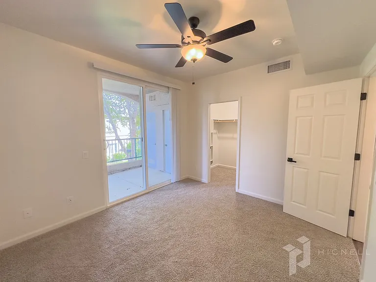 Sterling Oaks Luxury Apartments — Photo 45