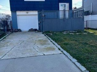 339 Riviera Pkwy, Lindenhurst, NY 11757