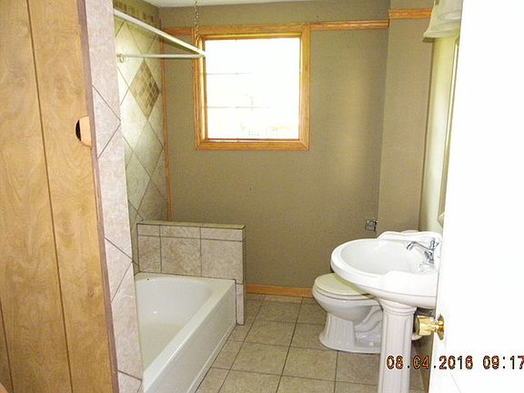 3rd image of 3028 Commercial Ave